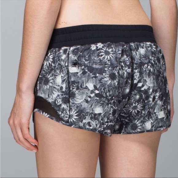 Lululemon Original Hotty Hot Short- Black Angel Wing - Picture 5 of 14
